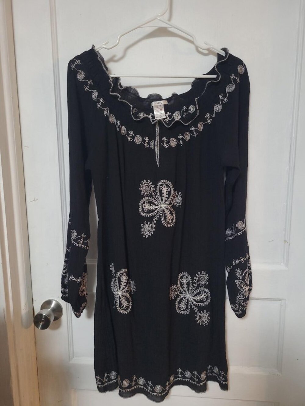 Esley black embroidered floral peasant